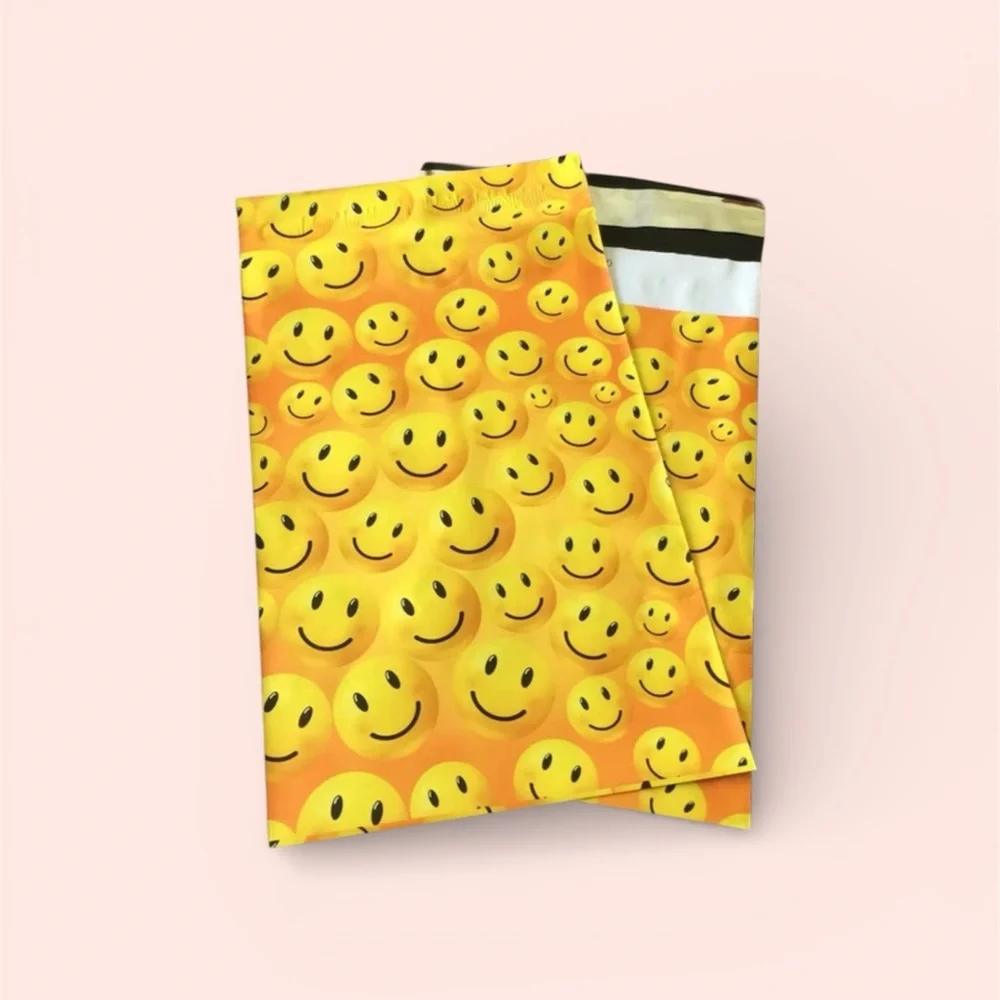 25 10 x 13. Happy Face designer polymailers,